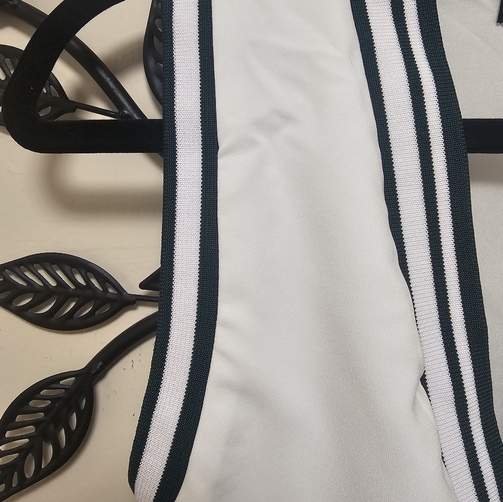 NWT Zara White and Green Bodysuit with V-Neck and Athletic Cut. - Picture 4 of 11